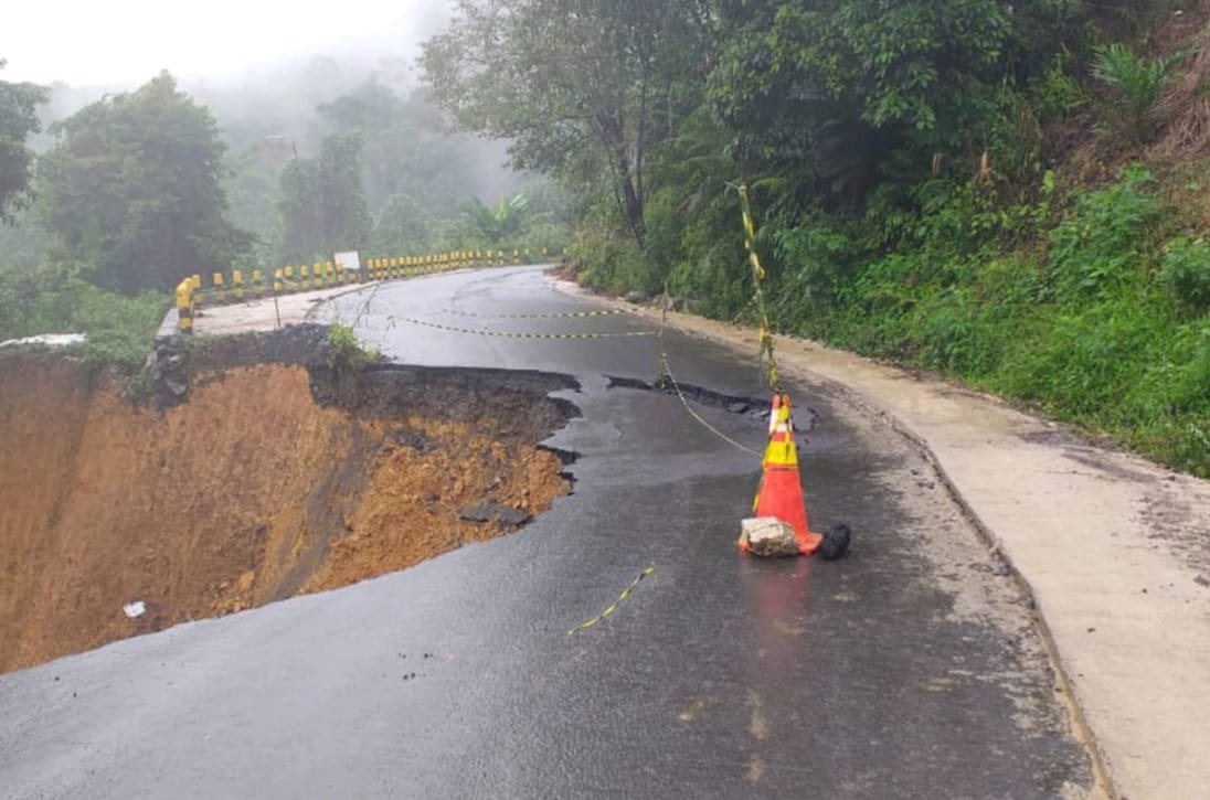 Jalan Lintas di Kaki Pegunungan Meratus Kembali Longsor