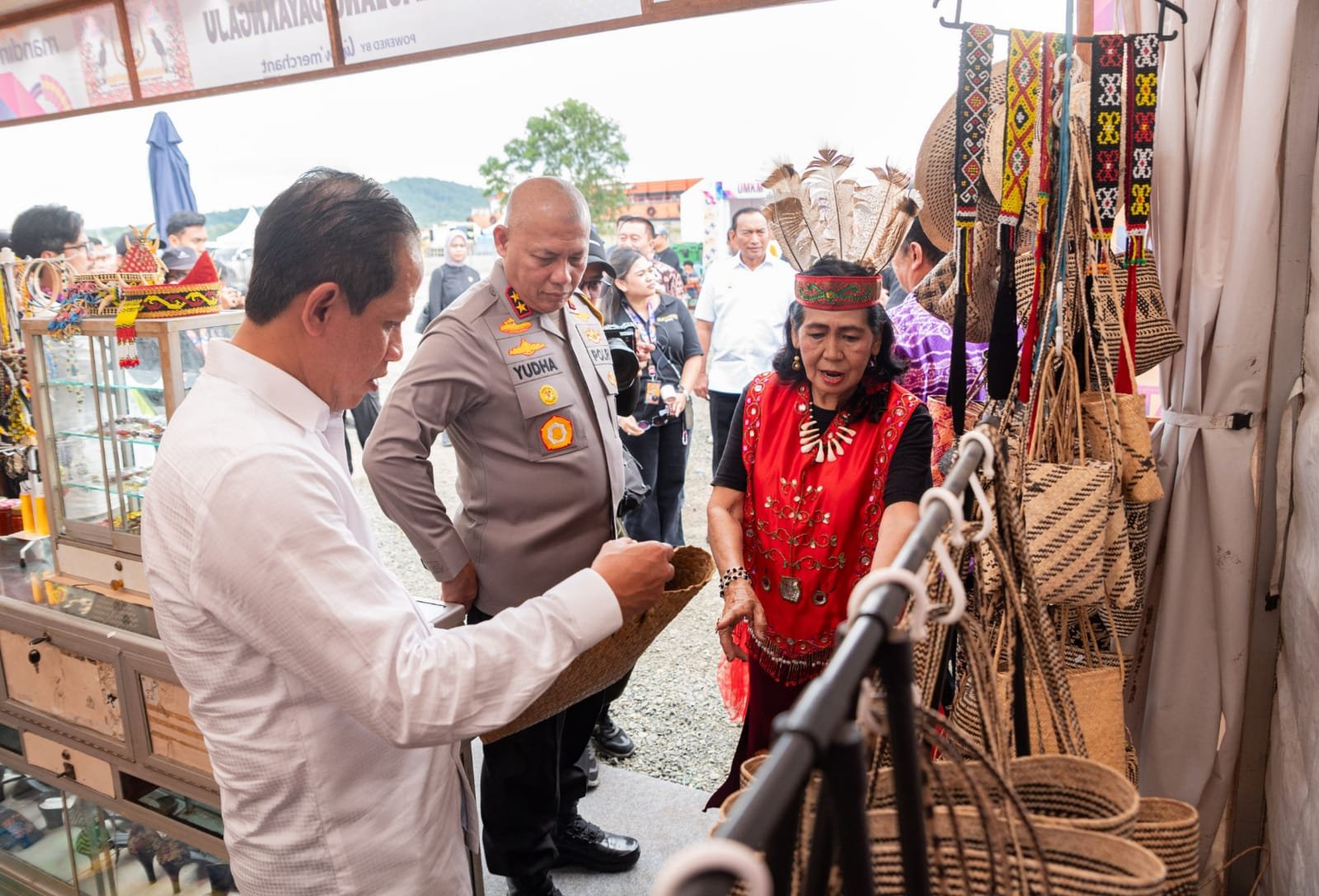 Menteri LH Dorong Produk UMKM Tak Gunakan Kemasan Plastik