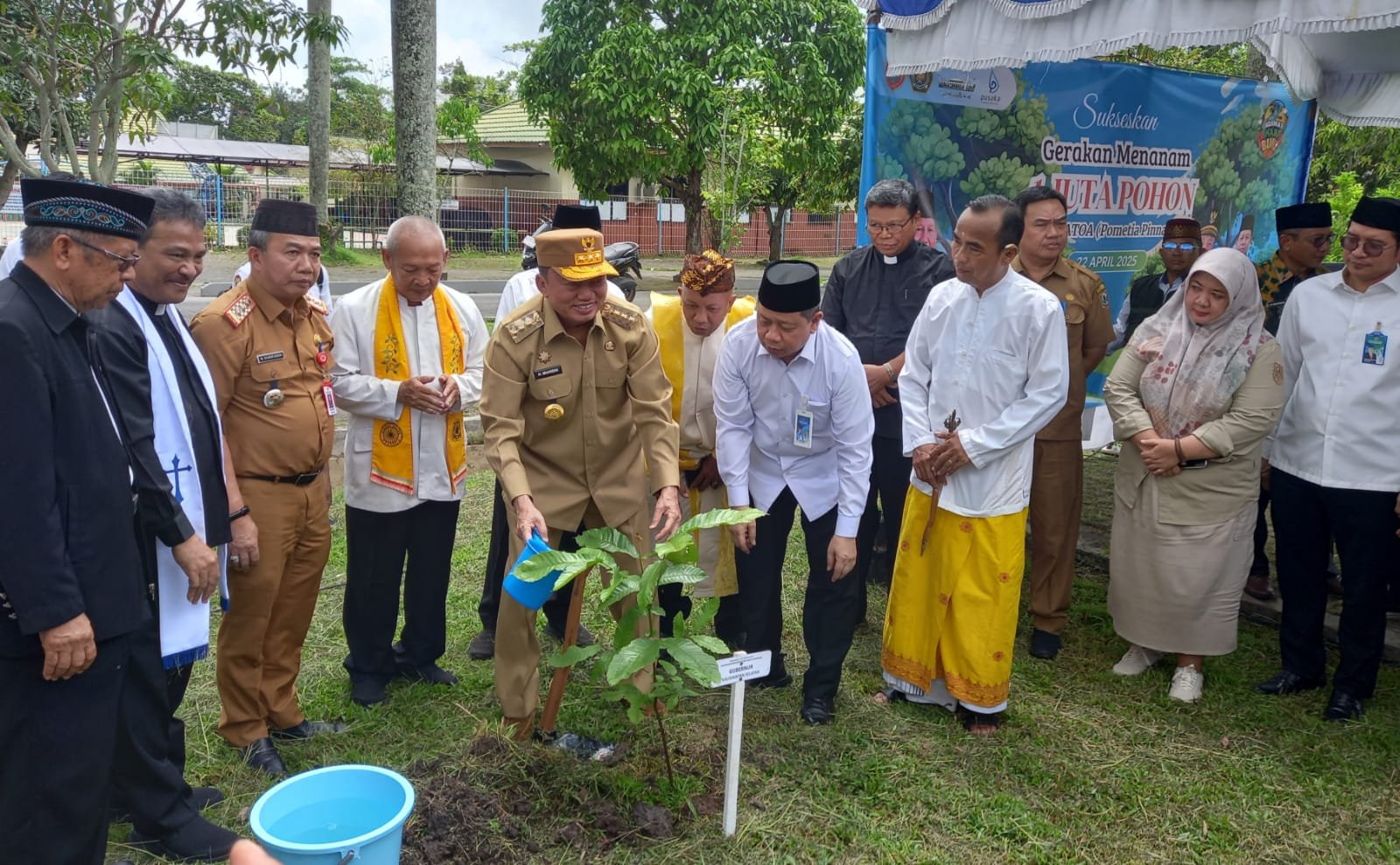 Peringati Hari Bumi Kalsel Tanam 10 Ribu Pohon Matoa