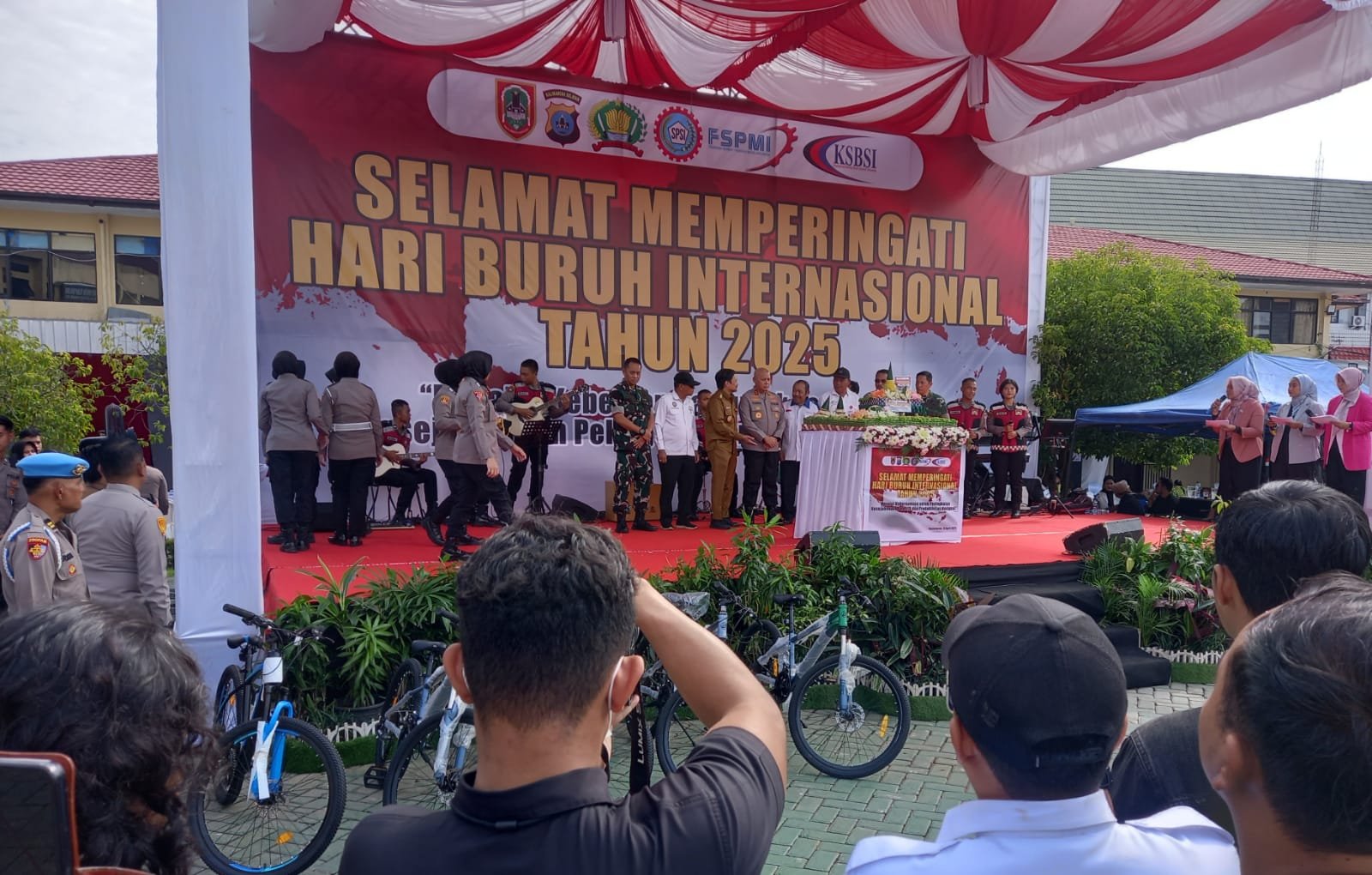 Peringati May Day Polda Kalsel Gelar Pasar Murah