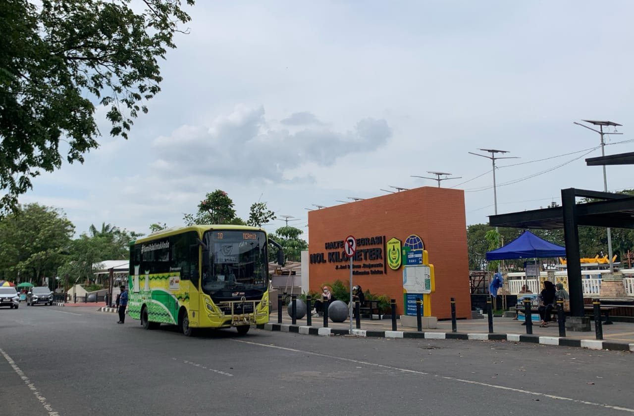 Di Banjarmasin Bayar Tiket Bus Pakai Botol Plastik