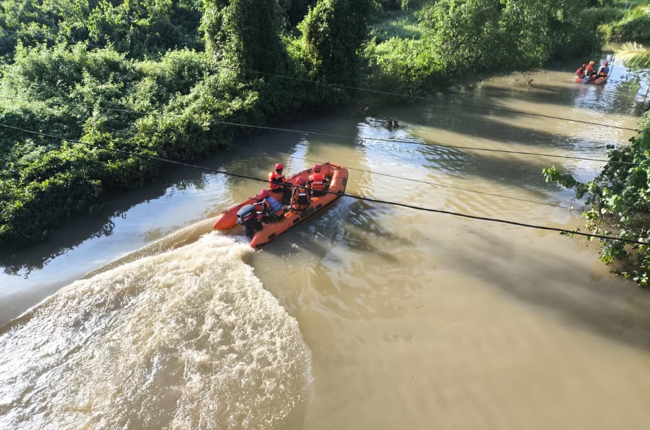 Operator Alat Berat Hilang Tercebur ke Sungai