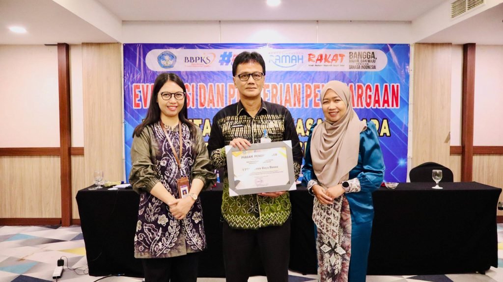 Kebun Raya Banua Raih Penghargaan Pengutamaan Bahasa Negara dari Balai Bahasa Kalsel