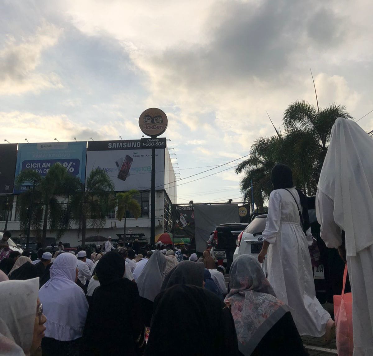 Jemaah Haul Guru Sekumpul Penuhi Ruas Jalan Kota Martapura dan Kota Banjarbaru