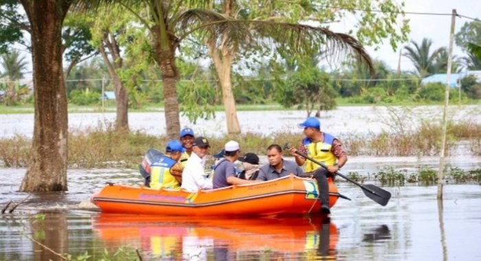 Menteri PU Tinjau Banjir Sungai Tabuk