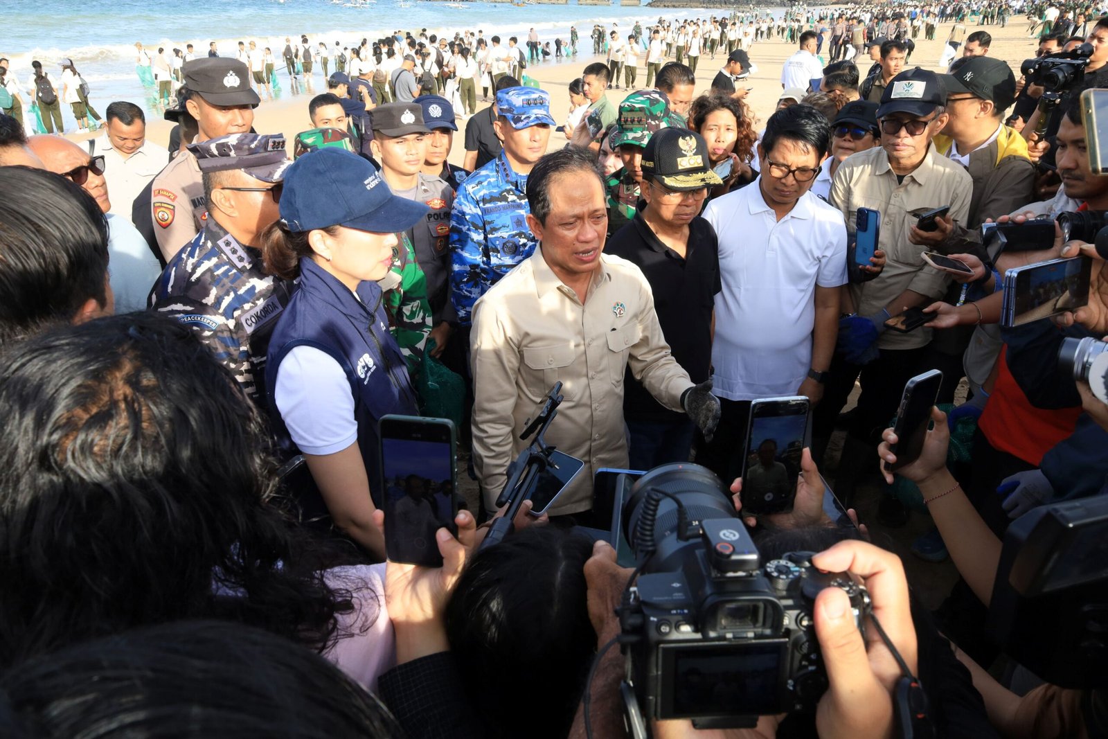 Menteri LH Tegaskan Arah Penanganan Sampah Laut Berkelanjutan