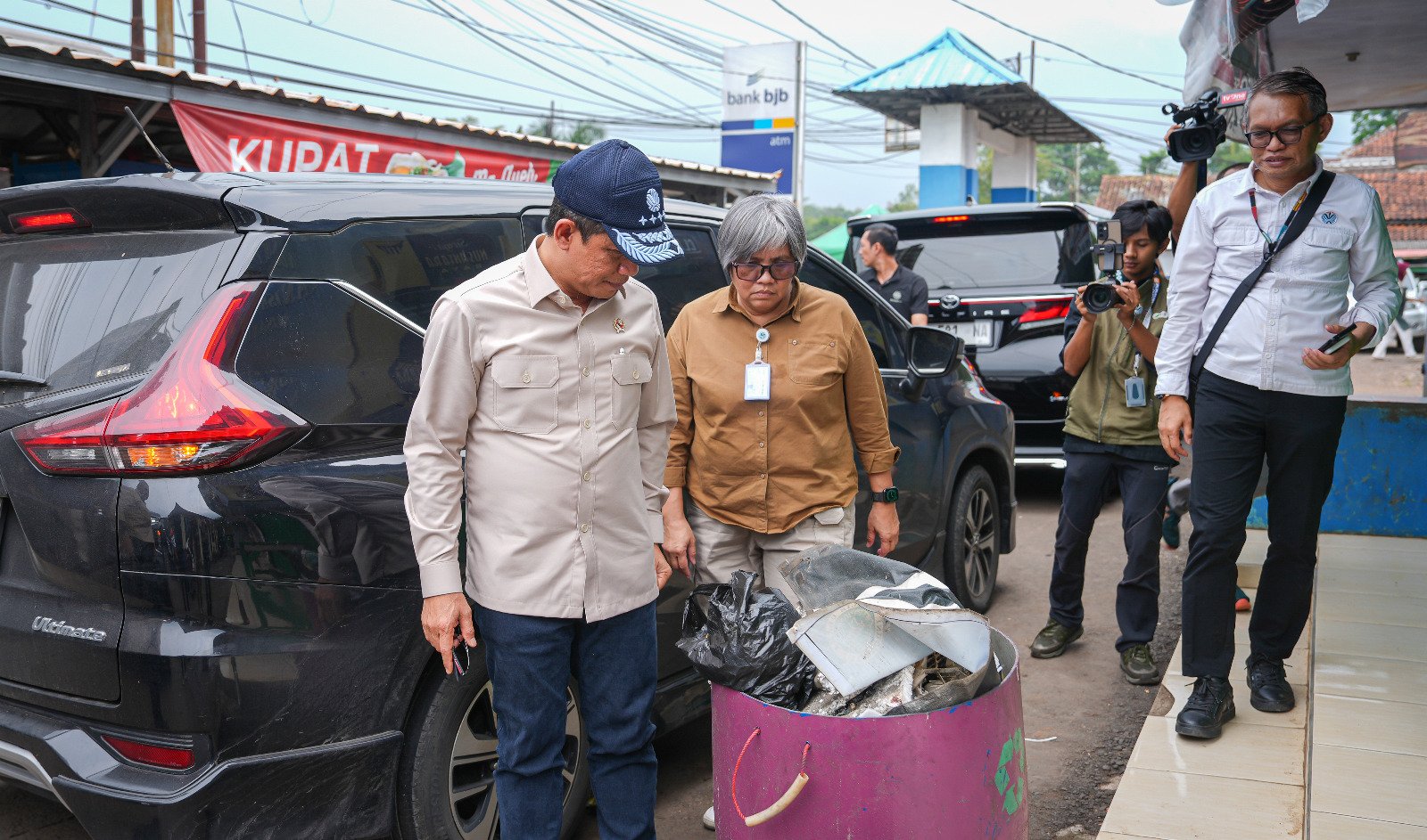 Menteri LH Sentil Kebiasaan Bakar Sampah di Ciamis: Kelola di Hulu atau Wariskan Bencana