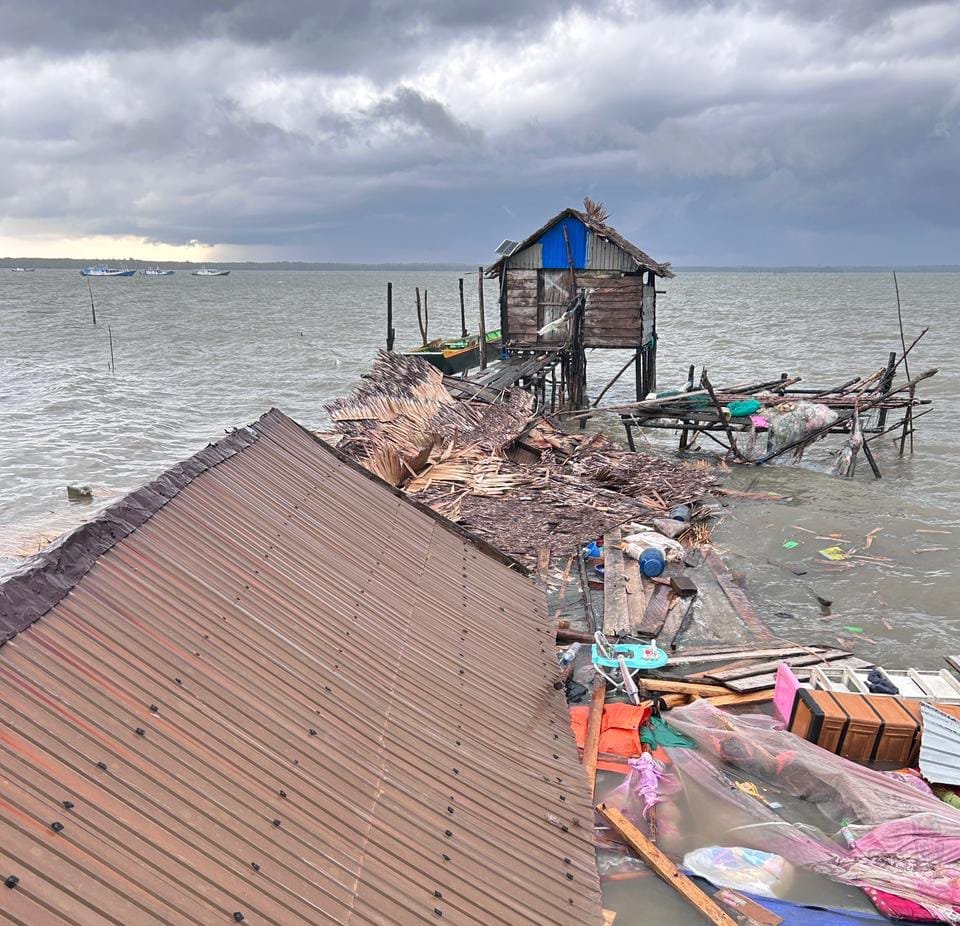 Angin Kencang Terjang Permukiman Nelayan Kotabaru