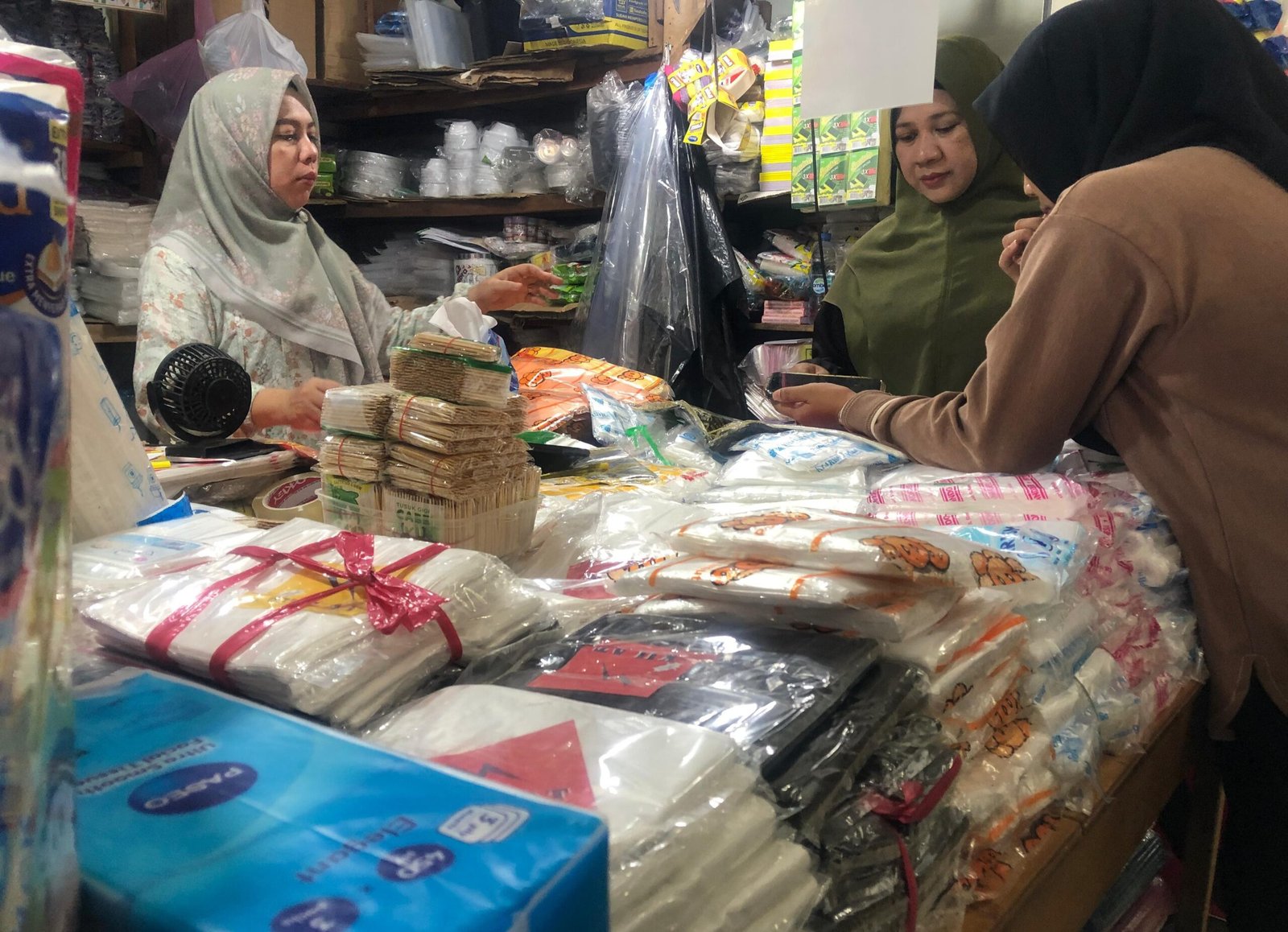 Perang Timur Tengah Mulai Berimbas ke Perdagangan Kalsel