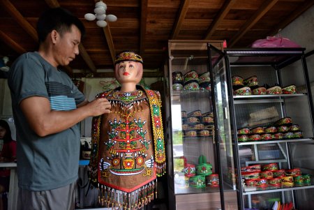 Mengemas Filosofi Dayak dalam Gaya Hidup Modern