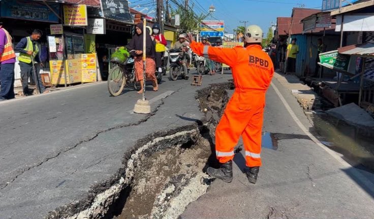Jalan Martapura Lama Amblas Puluhan Meter