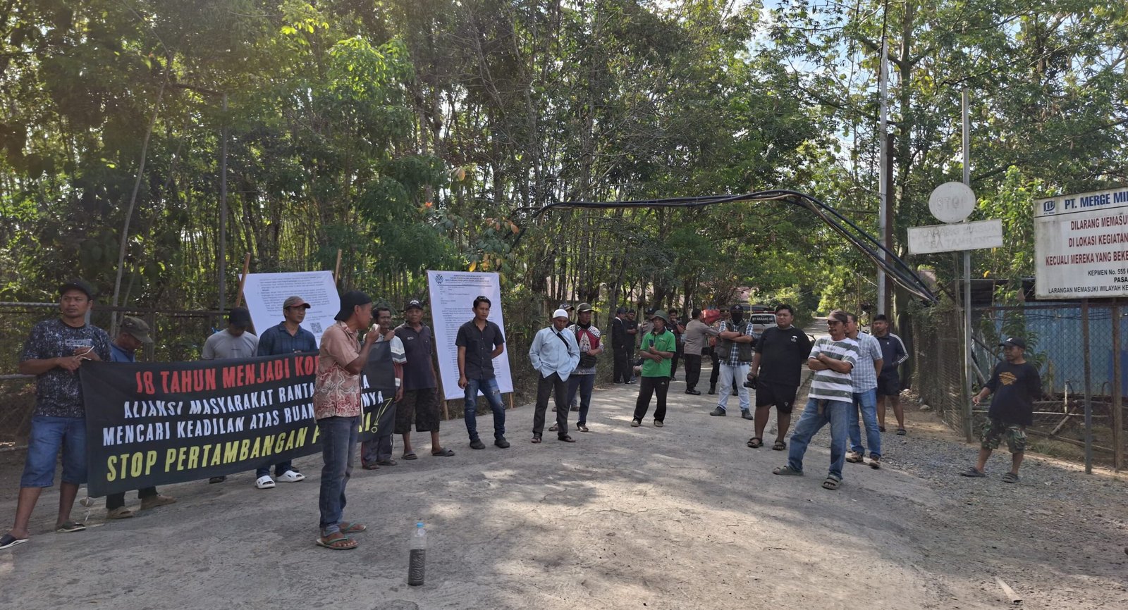 Warga Rantau Bakula Gelar Aksi Damai dan Istighosah di Depan Gerbang PT MMI Menuntut Keadilan