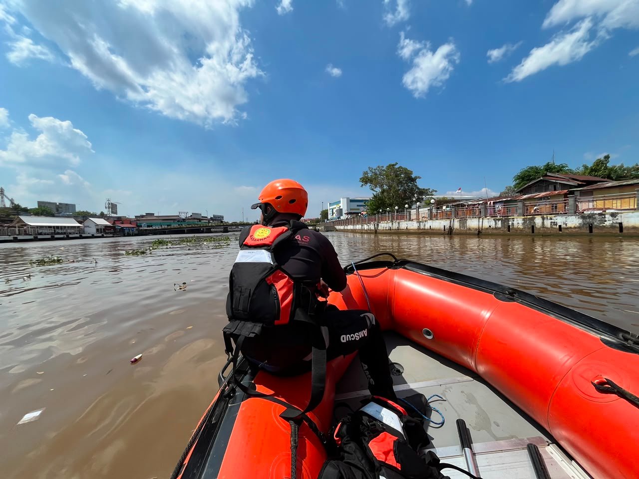 Seorang Pria Diduga Tenggelam di Sungai Martapura, Tim SAR Gabungan Laksanakan Operasi Pencarian