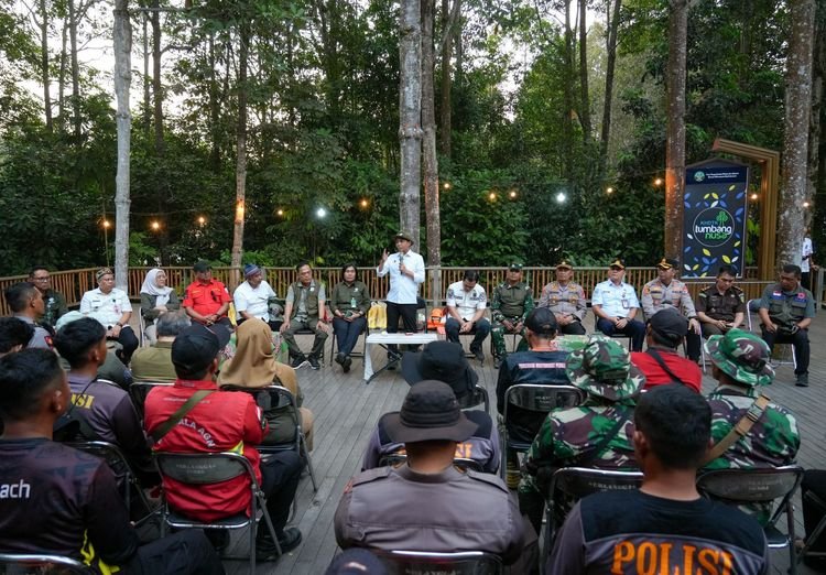 Menhut Tinjau Tumbang Nusa, Perkuat Kolaborasi Penanganan Karhutla di Kalimantan Tengah