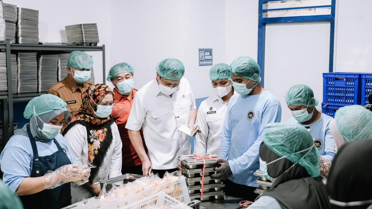 Wamen LH Blusukan ke Dapur MBG, Pastikan Air Limbah Dikelola dan Tak Cemari Lingkungan