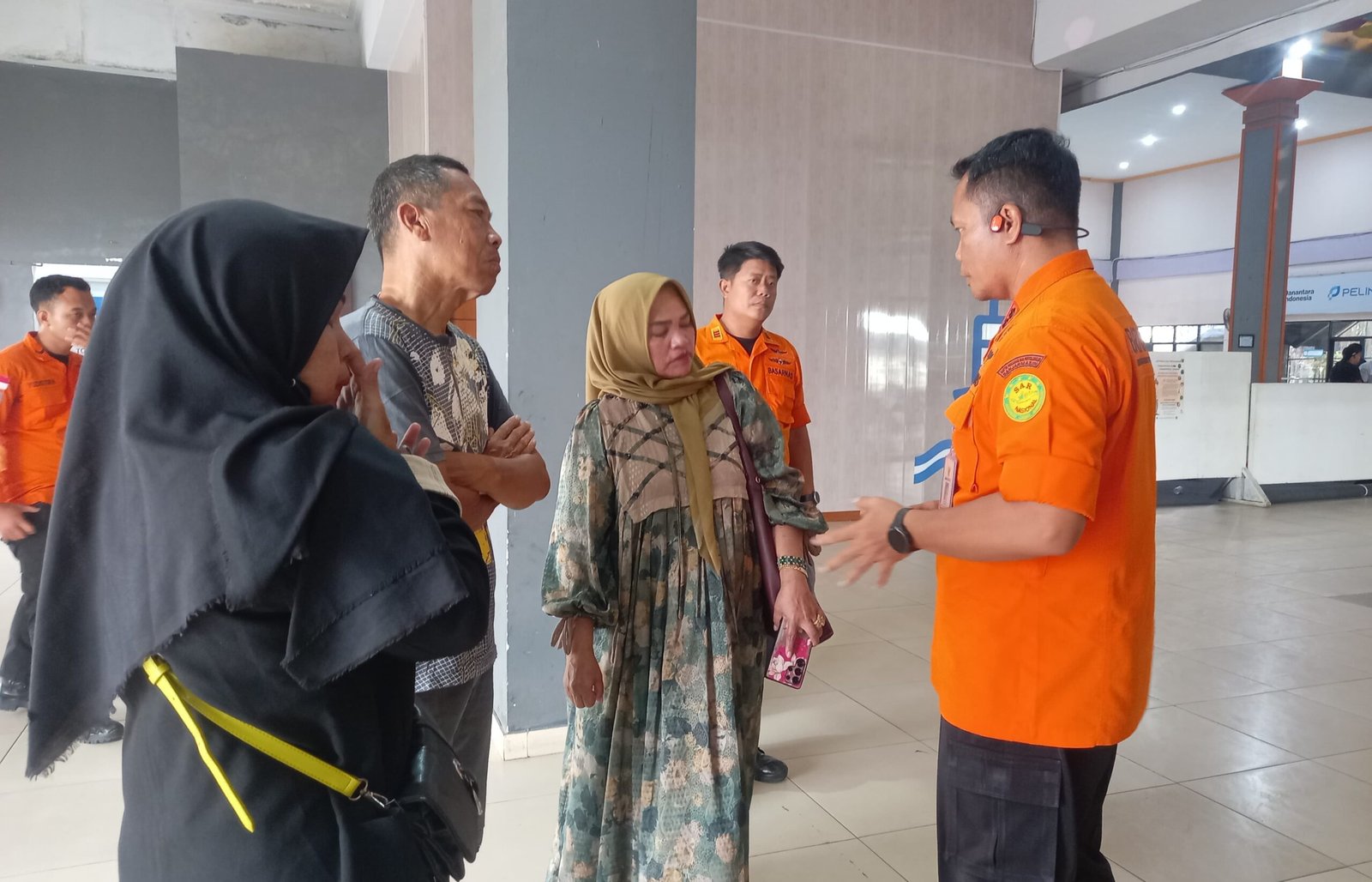 Keluarga Korban KM Virgo Tetap Bertahan di Pelabuhan Trisakti